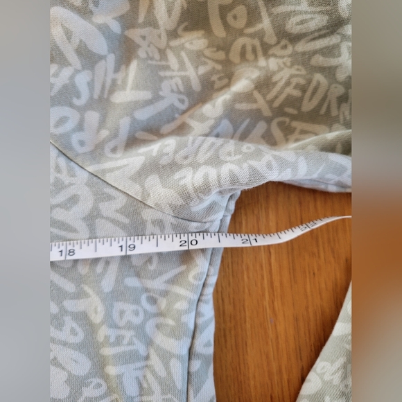 Girls yxl under armour hoodie - Picture 2 of 6